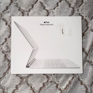Apple iPad Magic Keyboard in Elegant White